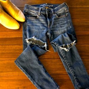 ✨4/$12 American Eagle Distressed Jegging Jeans